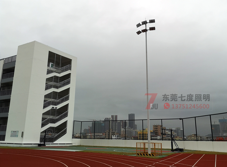 学校操场15米6x400W糖心视频APP污污污现场实例图片