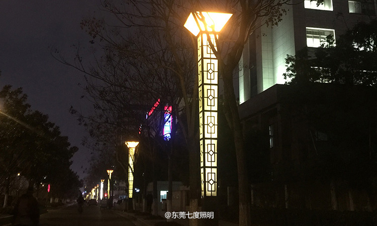4米高倒方锥体园林糖心APP下载汅API免费新版下载入口柱街道安装亮灯效果