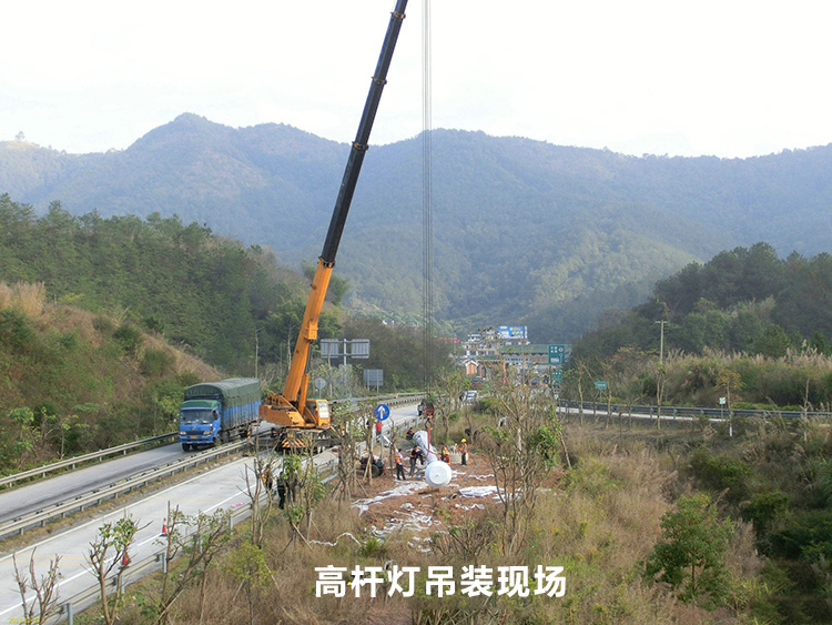高速公路入口立交30米升降式糖心视频APP污污污吊装立杆现场